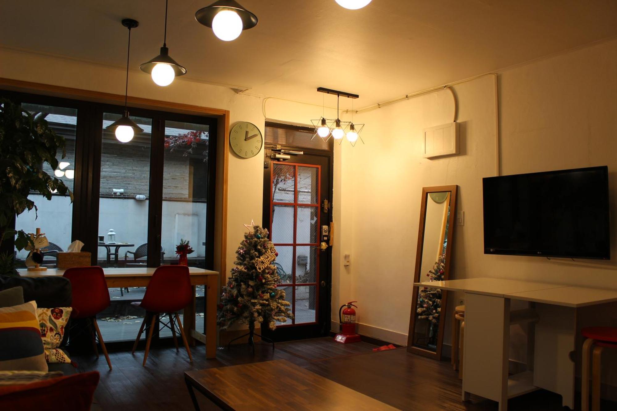 Guest house Bunk Hongdae 2*